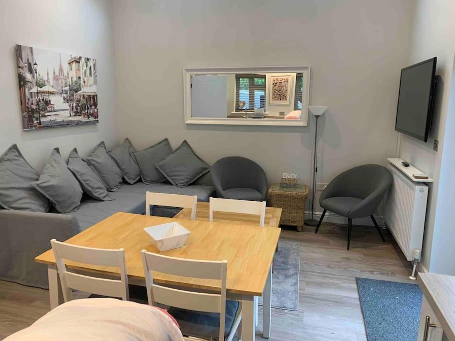 Hedgehog Cottage Bury St. Edmunds ภายนอก รูปภาพ